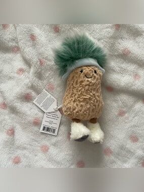 Jellycat peanut “apres ski”💝brand new with tags